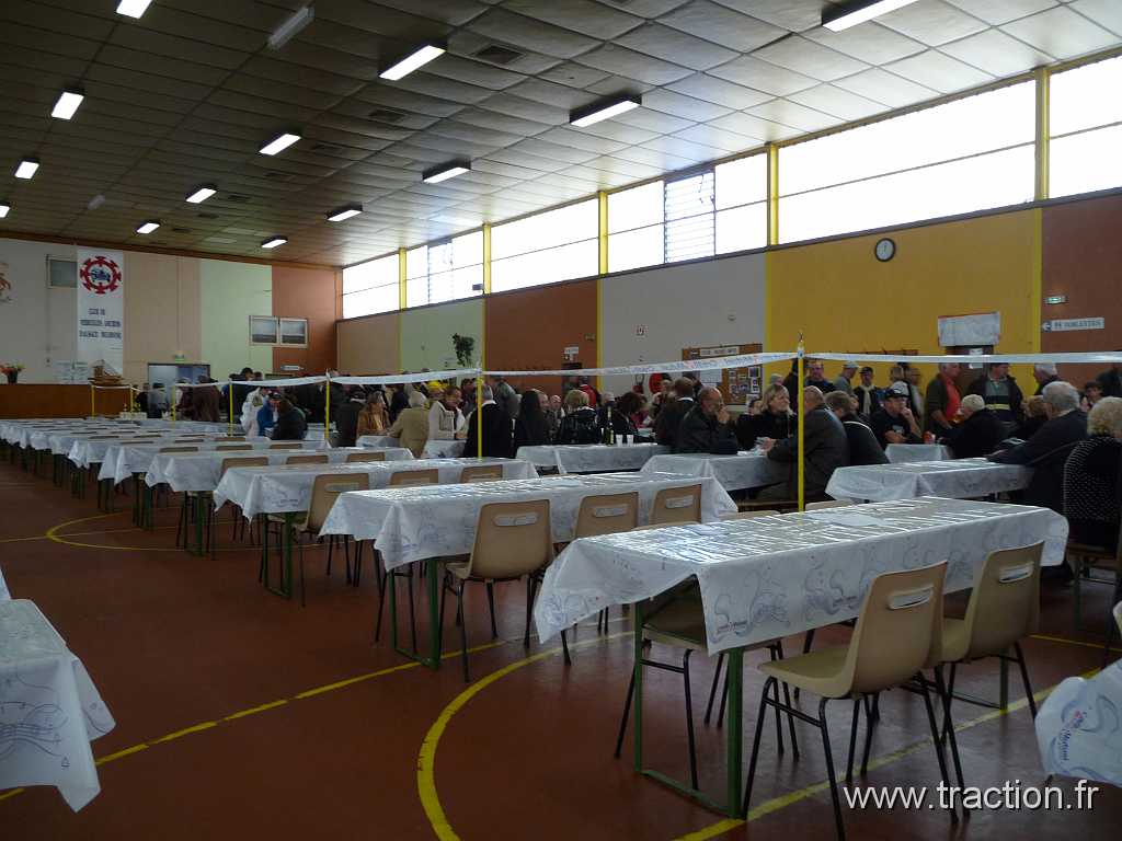 2013_Rustenhart (5).JPG - 06/10/2013 - 68740 RUSTENHART 33ème Randonnée Internationale des Vendanges - La salle est prête pour le déjeuner